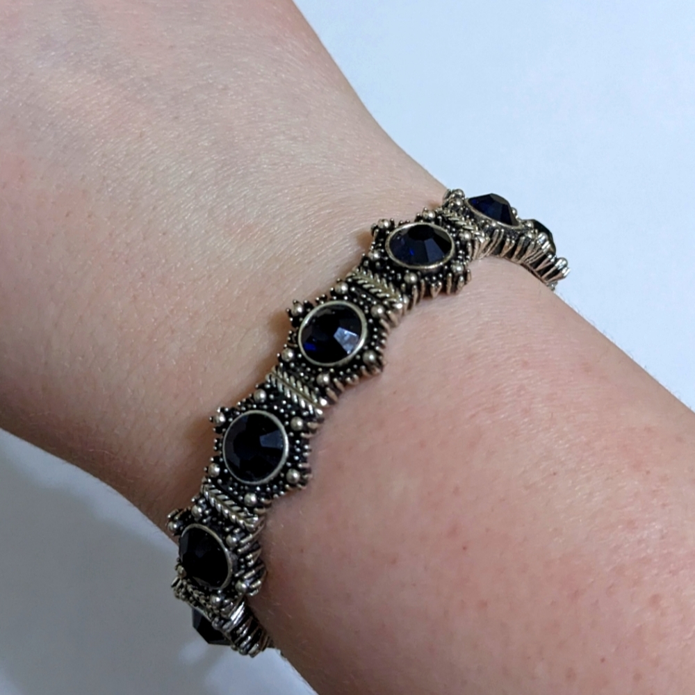 NWT Paparazzi Dark Blue Gemstone Silver Stretch Beacelet